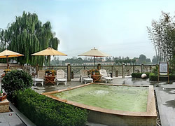Chunhuiyuan Lake-surrounded Open-air Hot Spring