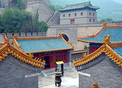 There is a temple close by Juyongguan, featuring some life-size Terracotta Warriors.