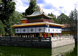 Norbulingka Park1