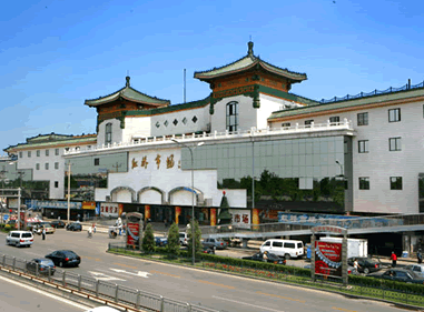 the outside of Hongqiao Market 
