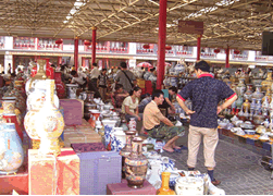 stalls and shops at Panjiayuan