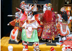 beijing opera show at Panjiayuan