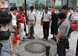 sculpture at Wangfujing 