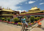 Sarah and her friend are visiting the Jokhang Temple.
