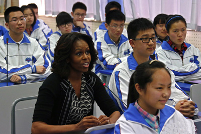 Michelle were studing an English class in Chengdu.