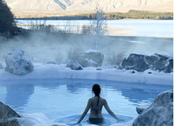 What a sight to enjoy the snow landscape while taking a spa.