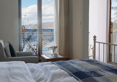 SOFAR Lake-view Hotel