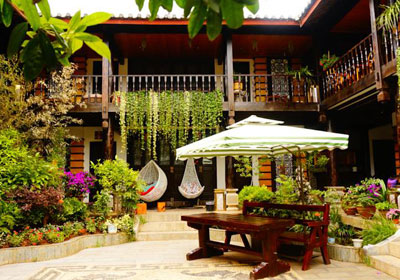Lijiang Wangjia Courtyard Inn